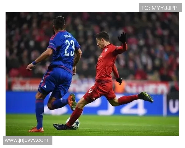 莱万重返安联球场引发拜仁球迷愤怒怒斥忘恩负义行为 莱万重返安联球场引发拜仁球迷愤怒怒斥忘恩负义行为