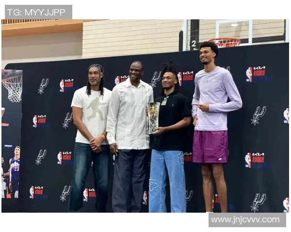 马刺队摆烂升级波波维奇因轮休主力被罚款引发热议 马刺队摆烂升级波波维奇因轮休主力被罚款引发热议