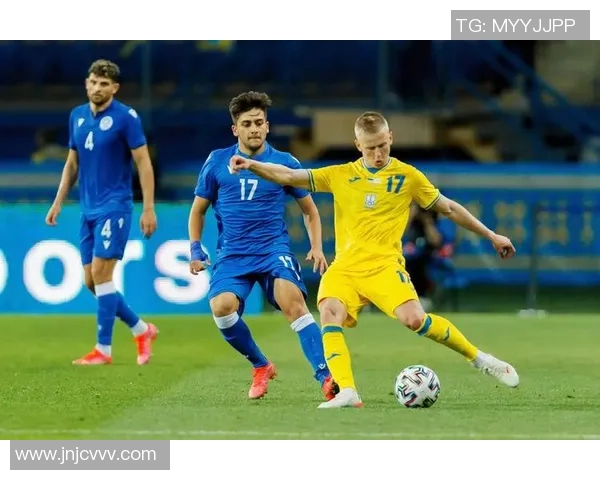 2012欧洲杯决赛回顾：西班牙队如何在乌克兰夺冠的精彩历程与战术分析